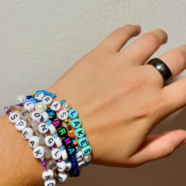 Pojďme si vyměňovat náramky! POMOC PRO DŮM PRO JULII